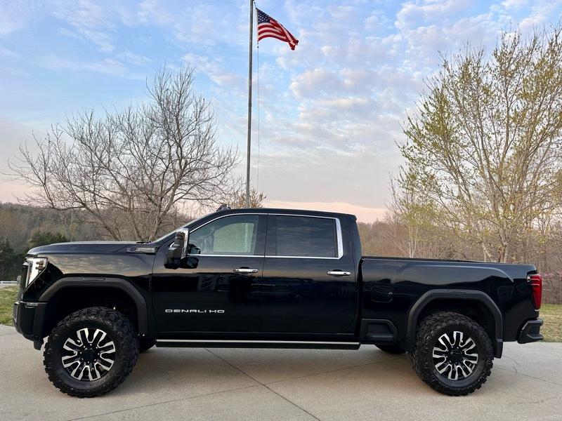GMC Sierra 2500HD Denali Ultimate Crew Cab 4WD 2024