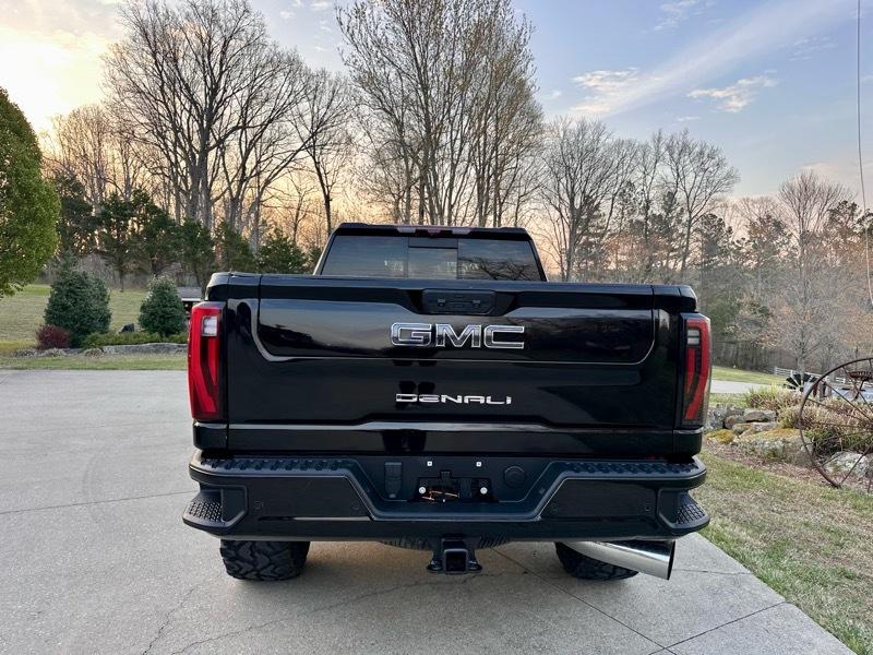 GMC Sierra 2500HD Denali Ultimate Crew Cab 4WD 2024