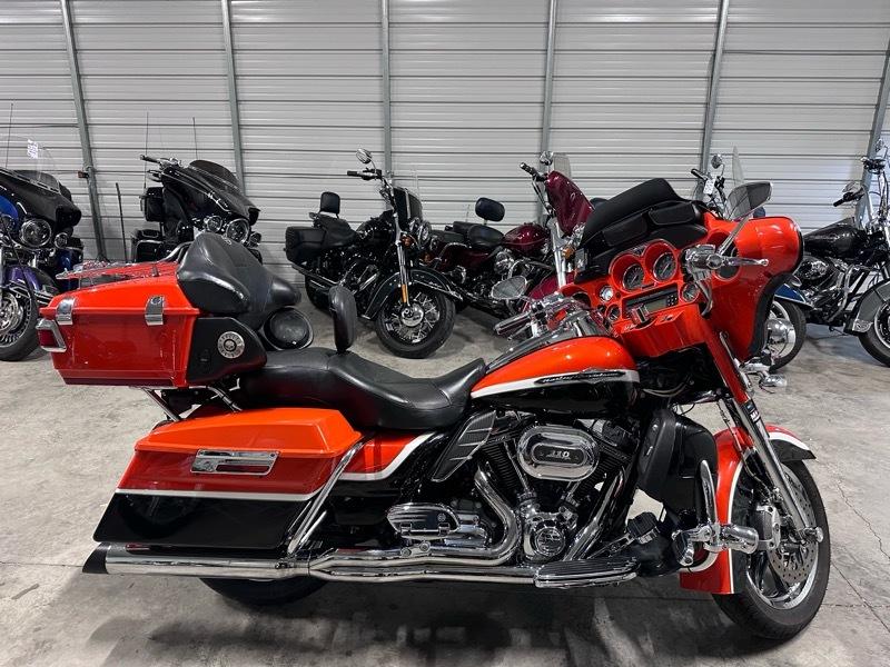 Harley-Davidson FLHTCUSE  2012