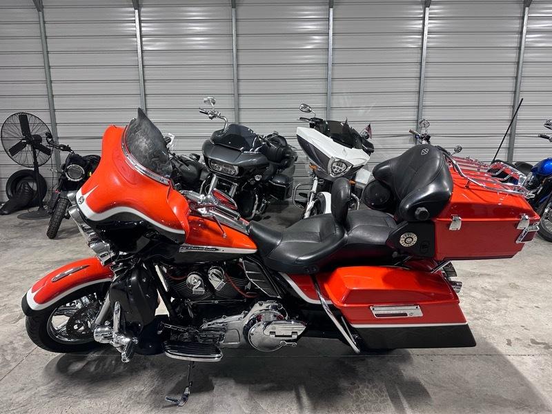 Harley-Davidson FLHTCUSE  2012