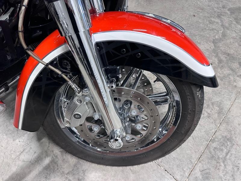 Harley-Davidson FLHTCUSE  2012