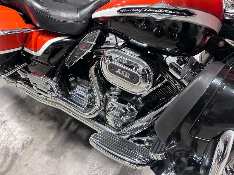 Harley-Davidson FLHTCUSE  2012