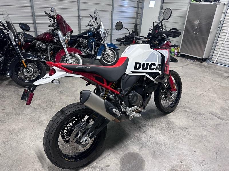 Ducati Desert X  2024