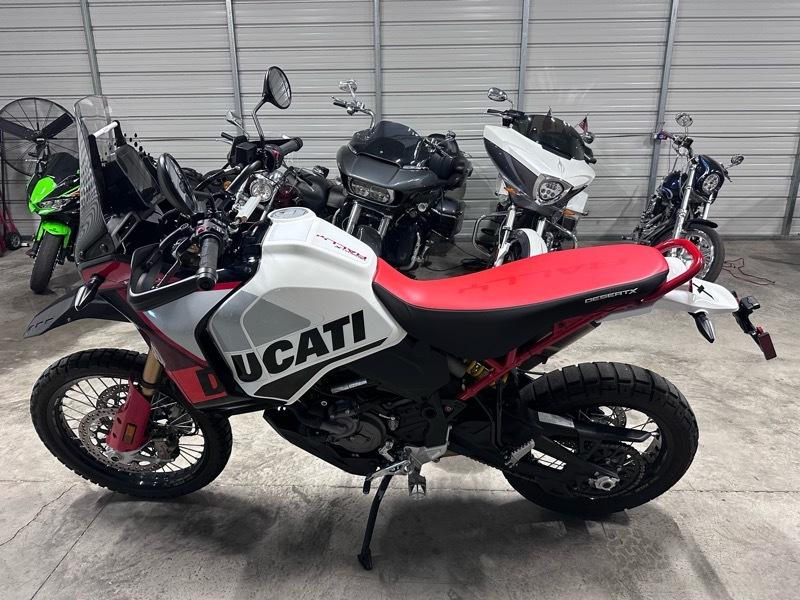 Ducati Desert X  2024
