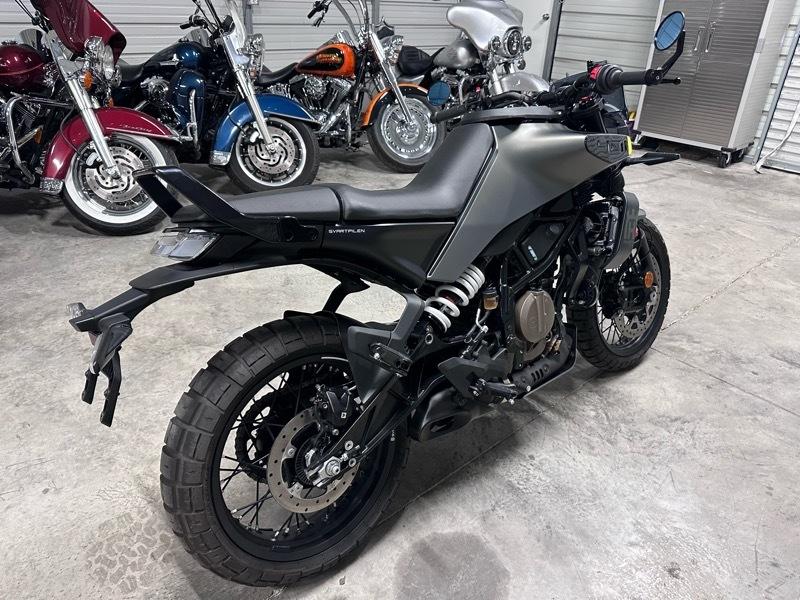 Husqvarna  Svartpilen 401  2024