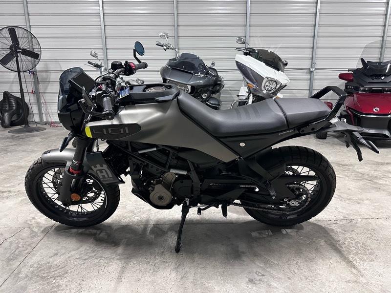 Husqvarna  Svartpilen 401  2024