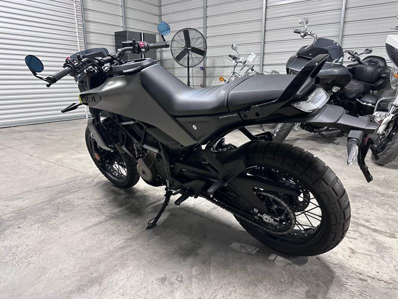 Husqvarna  Svartpilen 401  2024