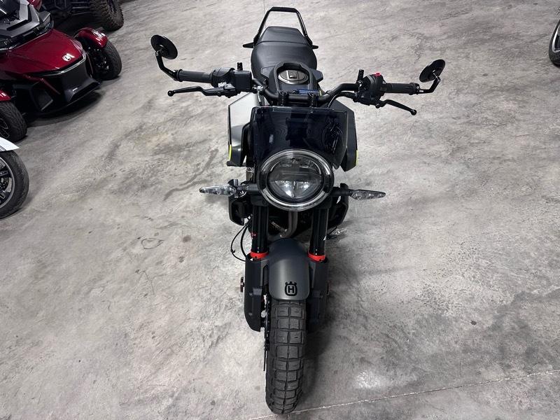 Husqvarna  Svartpilen 401  2024