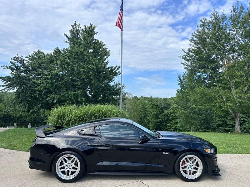 Ford Mustang GT Premium Coupe 2016