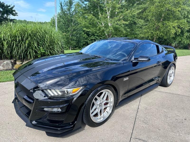 Ford Mustang GT Premium Coupe 2016