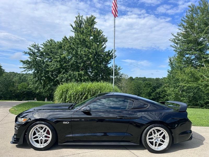 Ford Mustang GT Premium Coupe 2016