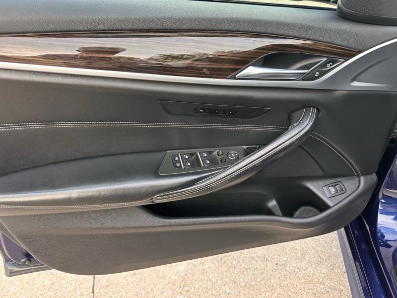 BMW 5-Series 540i 2019