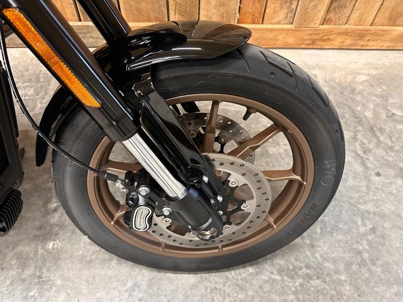 Harley-Davidson FXLRST  2024