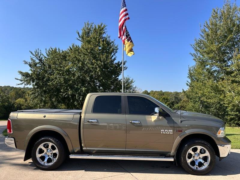 RAM 1500 Laramie Crew Cab SWB 4WD 2015