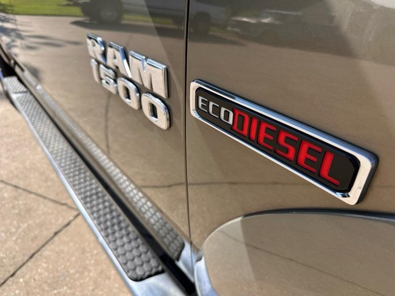 RAM 1500 Laramie Crew Cab SWB 4WD 2015