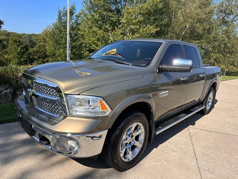 RAM 1500 Laramie Crew Cab SWB 4WD 2015