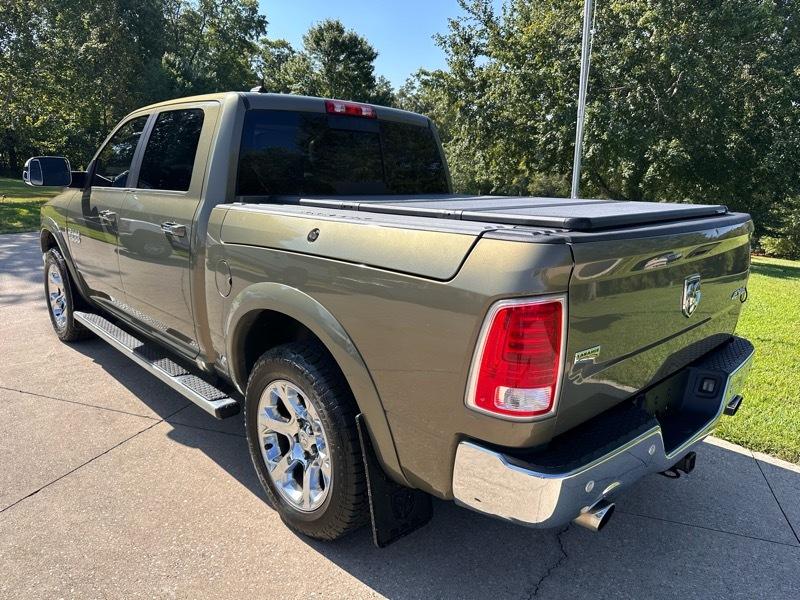 RAM 1500 Laramie Crew Cab SWB 4WD 2015