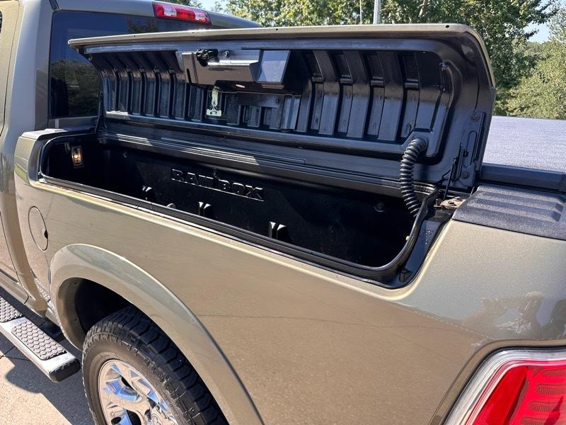 RAM 1500 Laramie Crew Cab SWB 4WD 2015