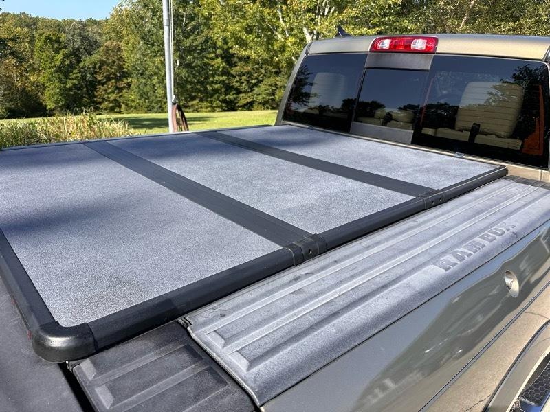 RAM 1500 Laramie Crew Cab SWB 4WD 2015