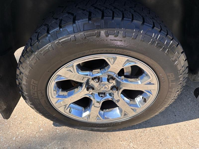 RAM 1500 Laramie Crew Cab SWB 4WD 2015