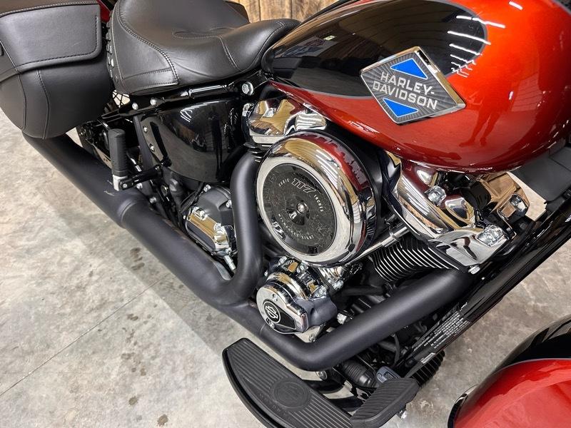 Harley-Davidson FLHC  2025