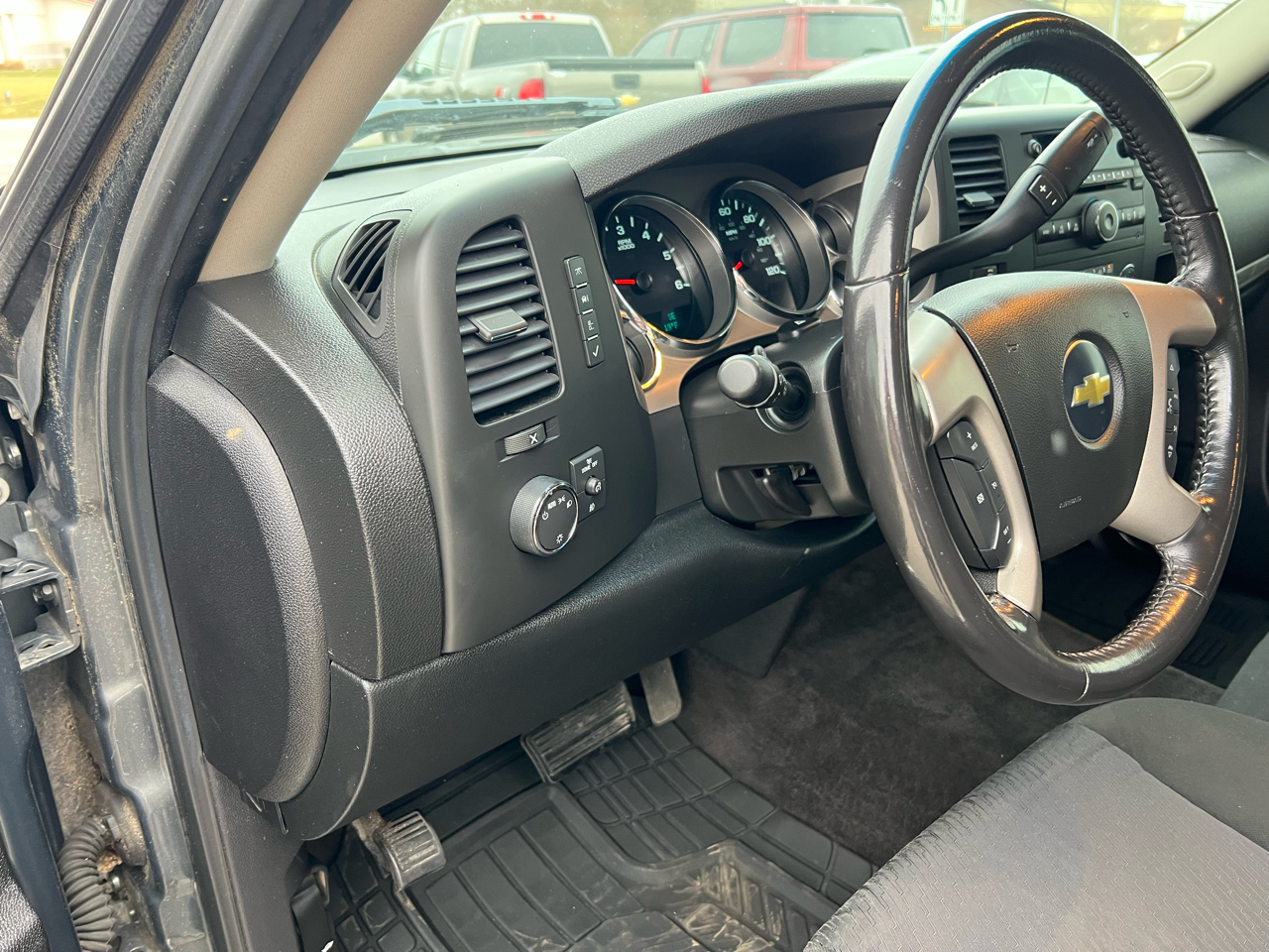 Chevrolet Silverado 1500 LT Crew Cab 4WD 2011