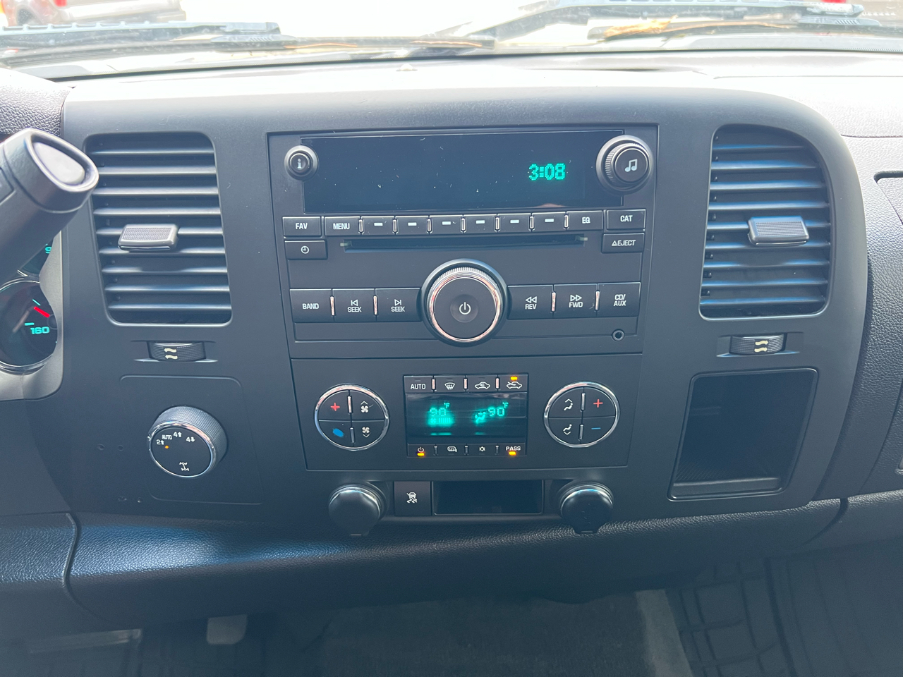 Chevrolet Silverado 1500 LT Crew Cab 4WD 2011