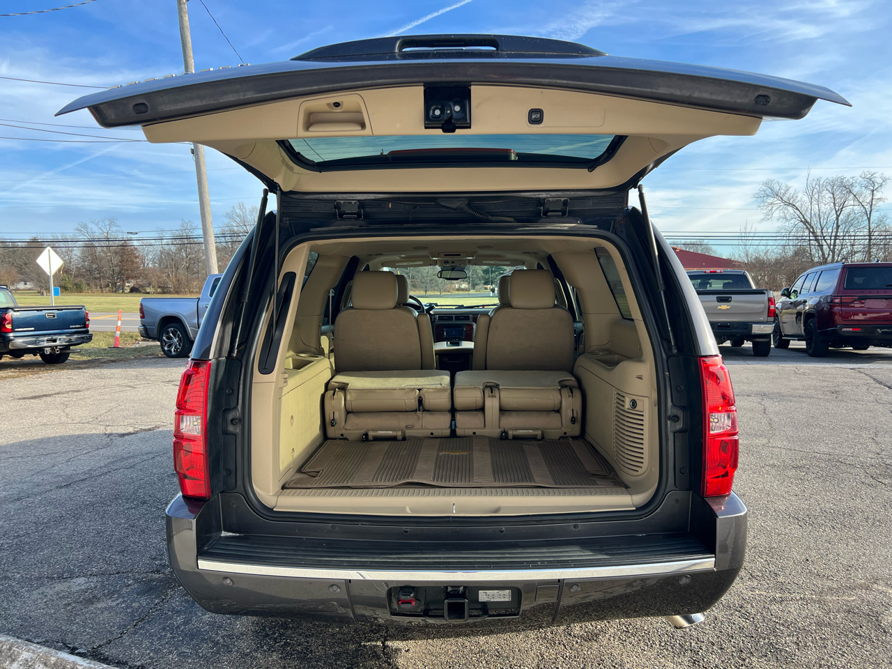Chevrolet Suburban LTZ 1500 4WD 2011