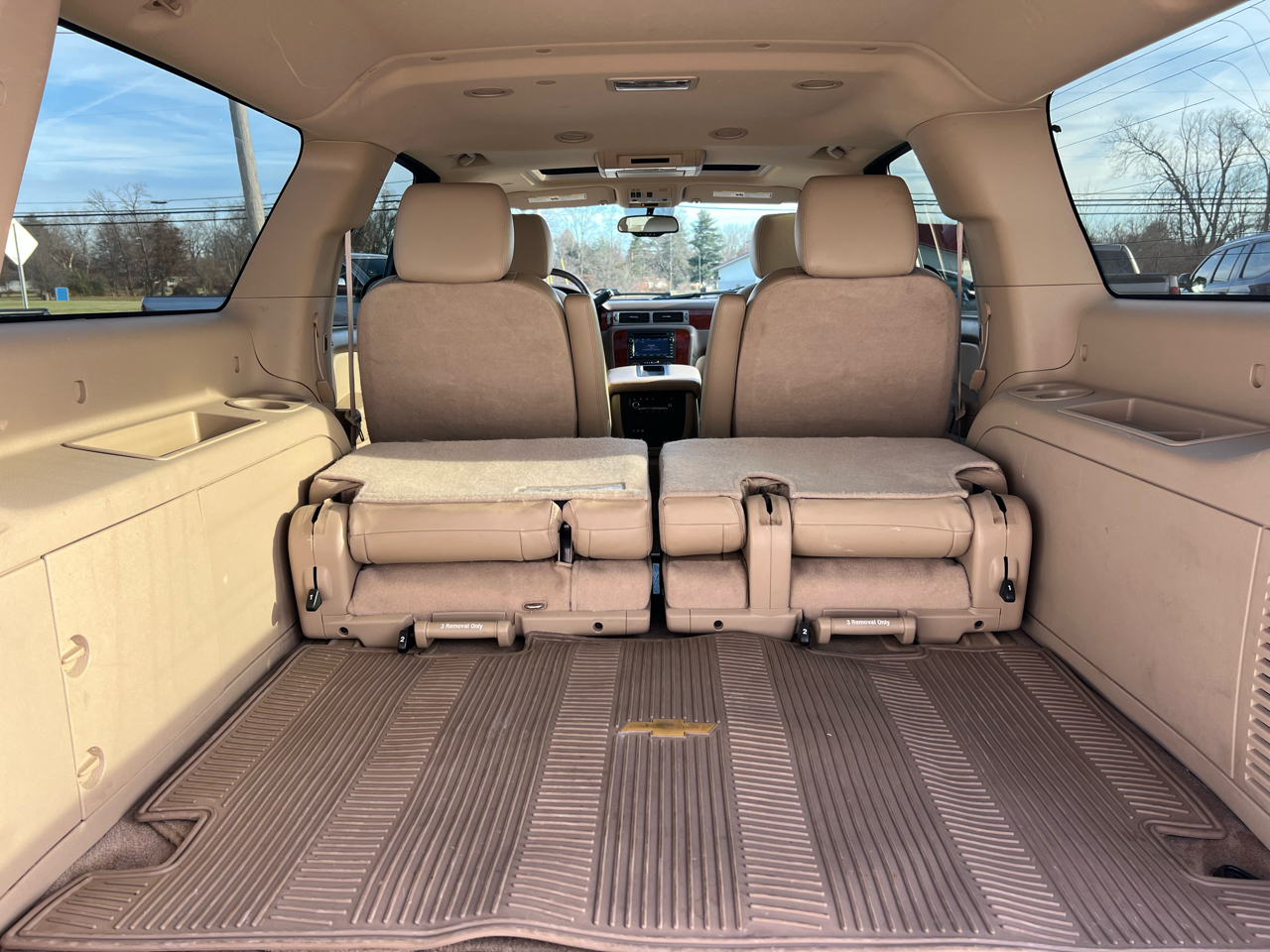 Chevrolet Suburban LTZ 1500 4WD 2011