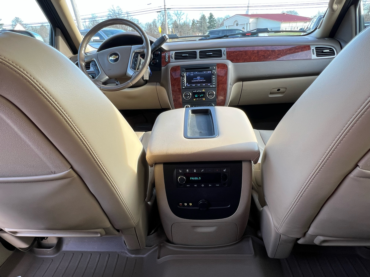 Chevrolet Suburban LTZ 1500 4WD 2011