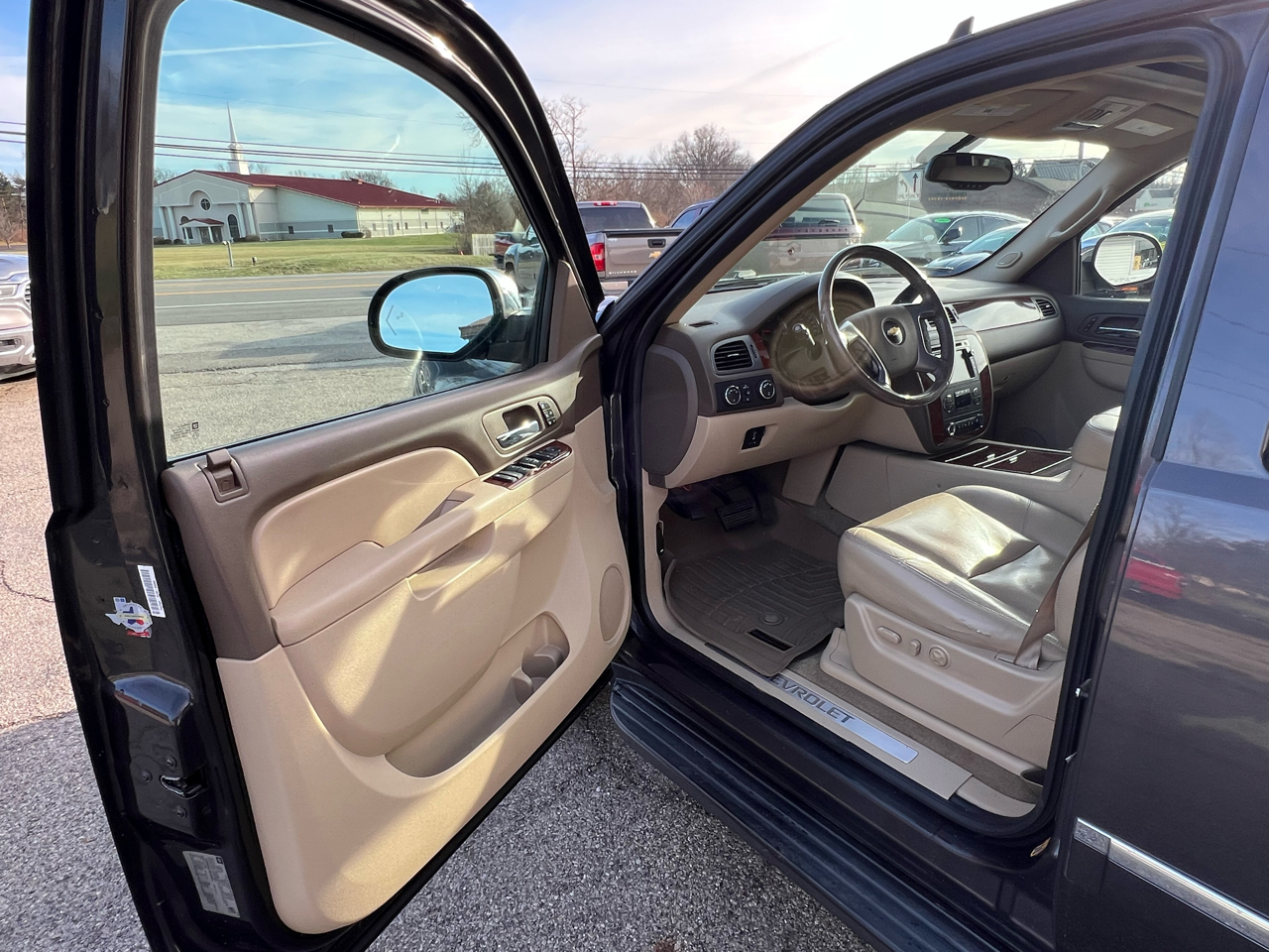 Chevrolet Suburban LTZ 1500 4WD 2011