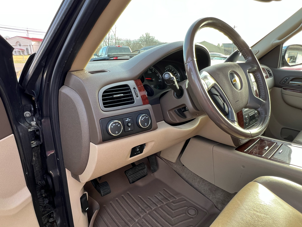 Chevrolet Suburban LTZ 1500 4WD 2011