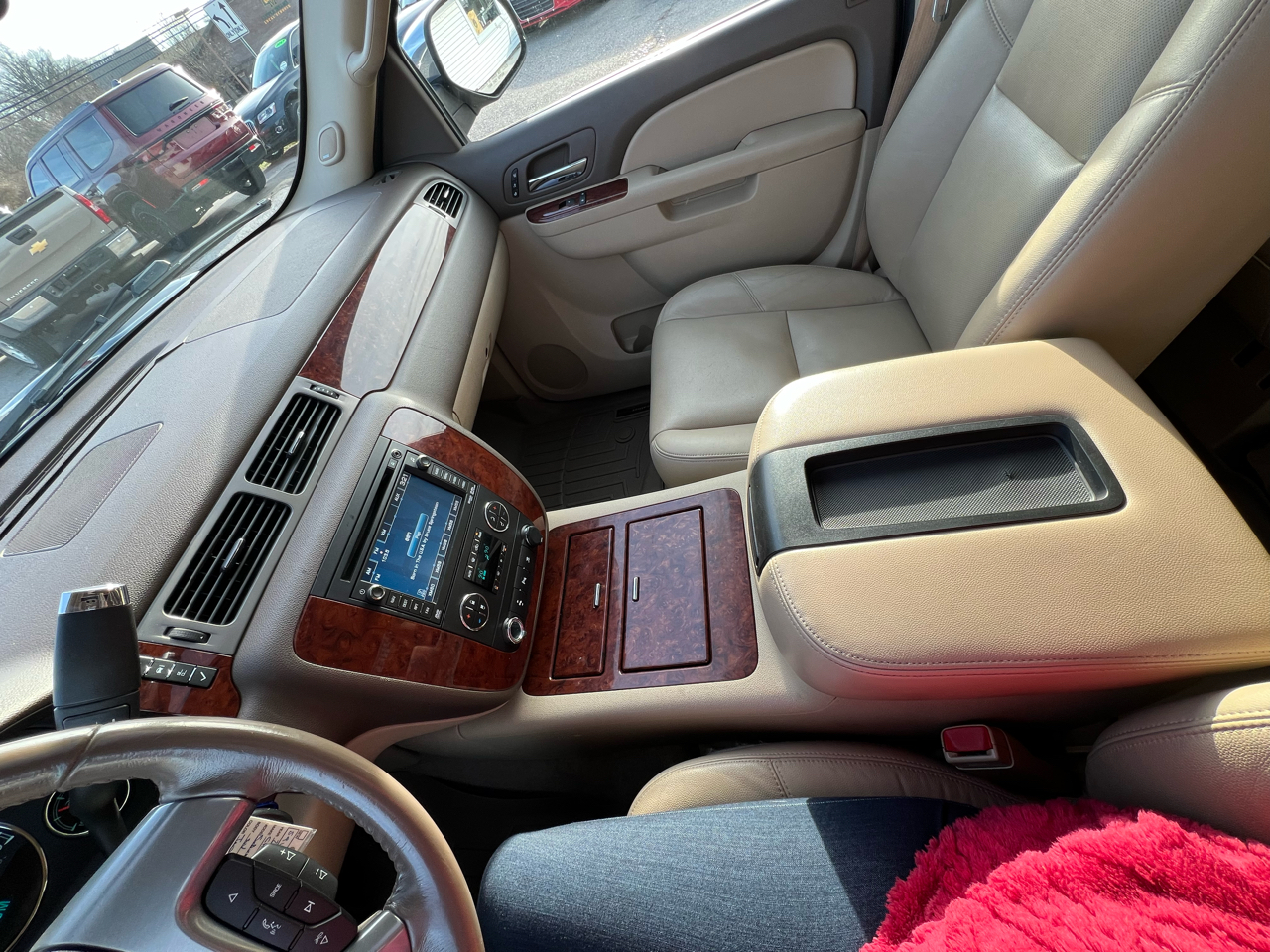 Chevrolet Suburban LTZ 1500 4WD 2011