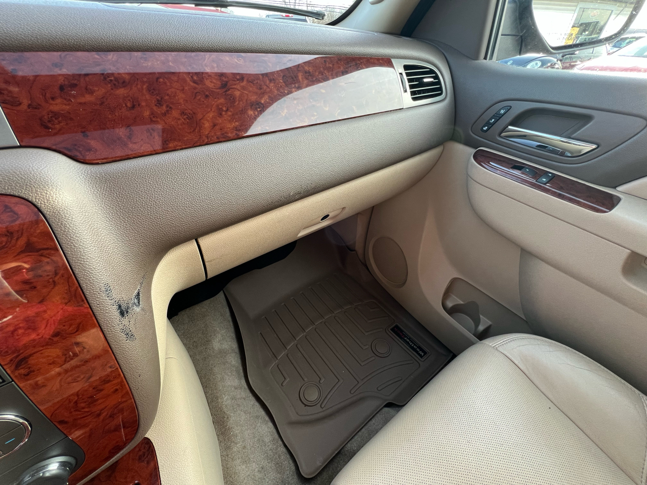 Chevrolet Suburban LTZ 1500 4WD 2011