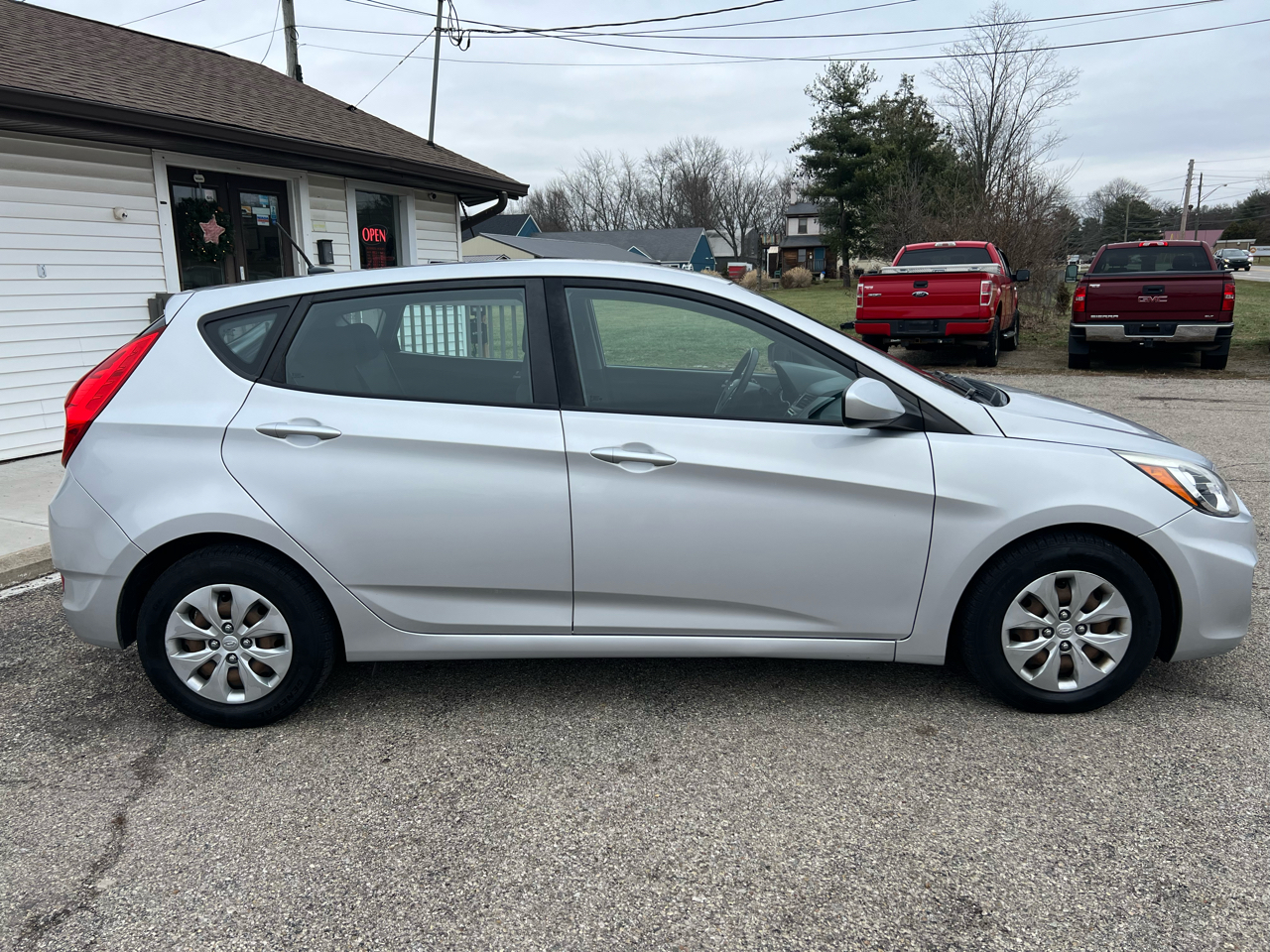 Hyundai Accent SE 5-Door 6A 2017