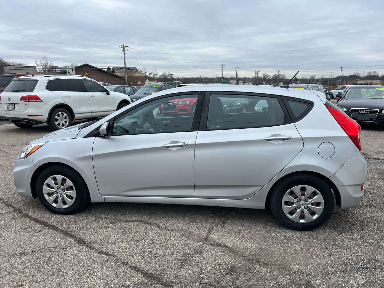 Hyundai Accent SE 5-Door 6A 2017