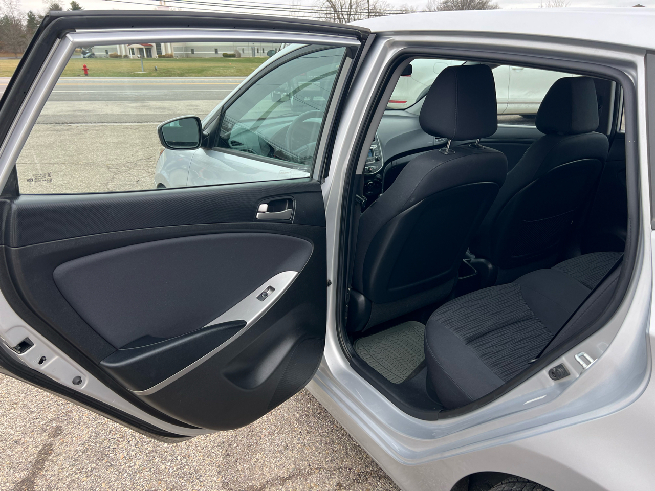 Hyundai Accent SE 5-Door 6A 2017