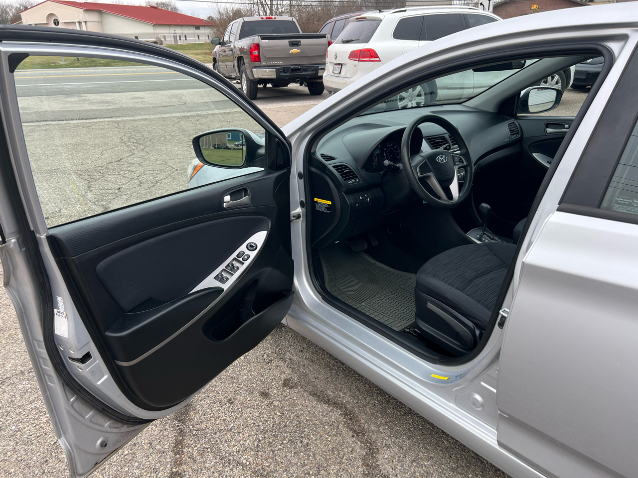 Hyundai Accent SE 5-Door 6A 2017