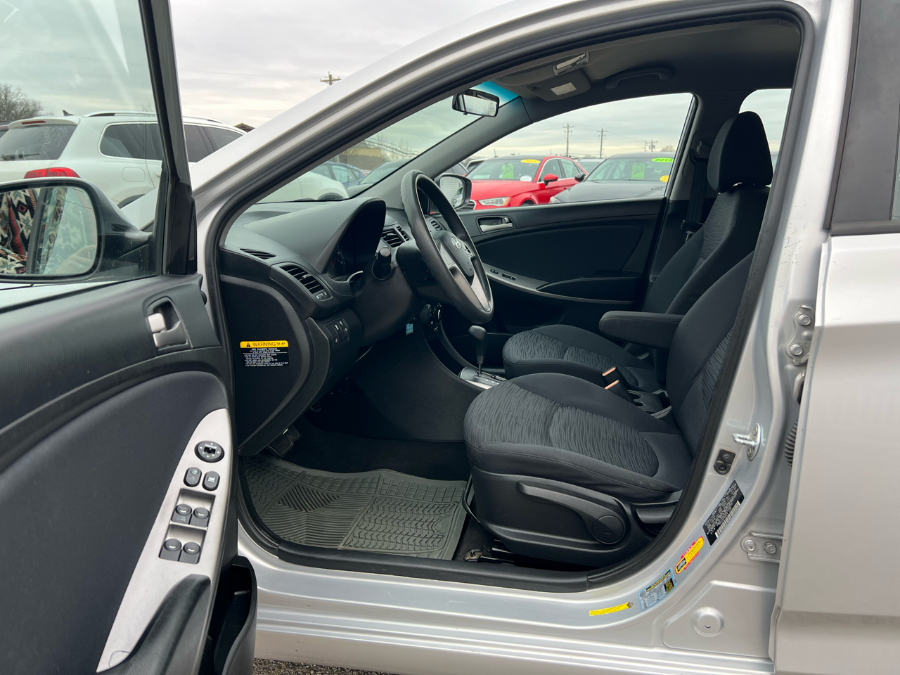 Hyundai Accent SE 5-Door 6A 2017