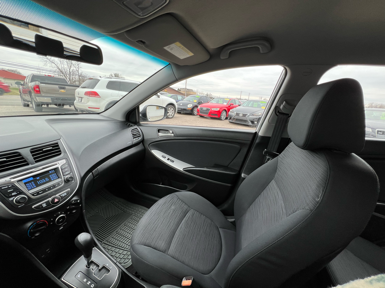 Hyundai Accent SE 5-Door 6A 2017