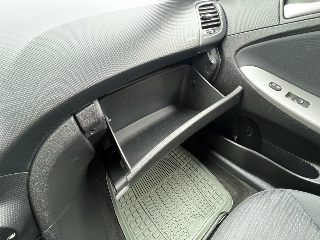 Hyundai Accent SE 5-Door 6A 2017