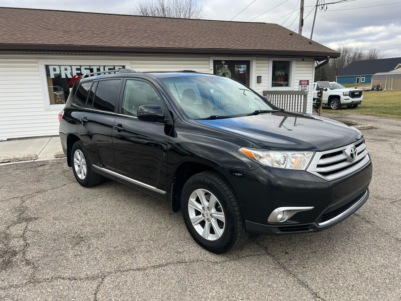 Toyota Highlander Base 2WD V6 2011