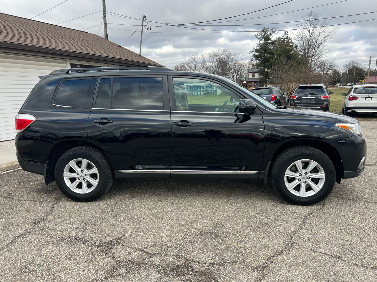 Toyota Highlander Base 2WD V6 2011