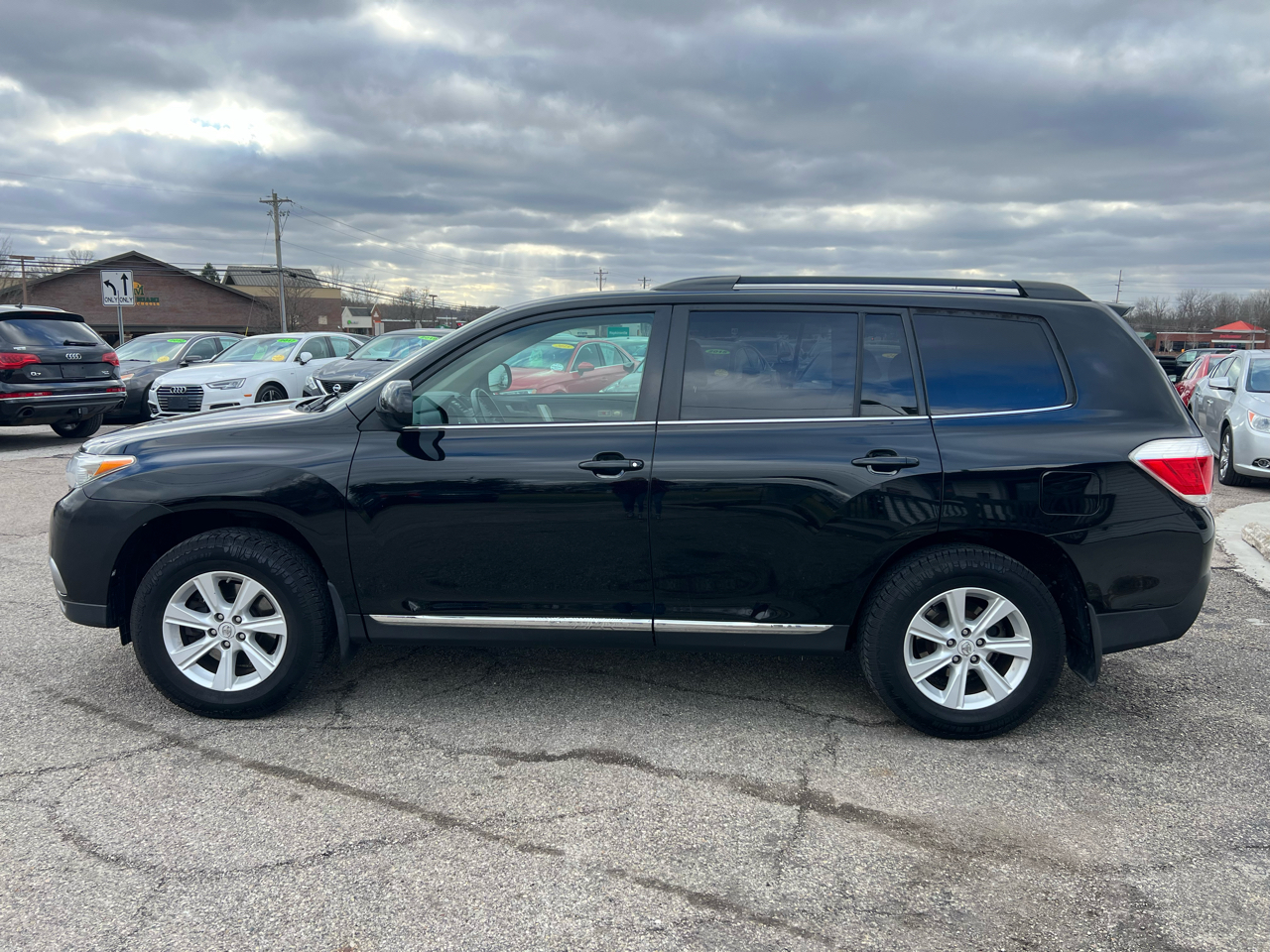 Toyota Highlander Base 2WD V6 2011