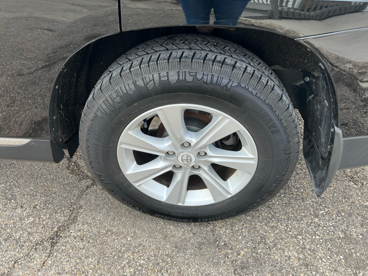 Toyota Highlander Base 2WD V6 2011