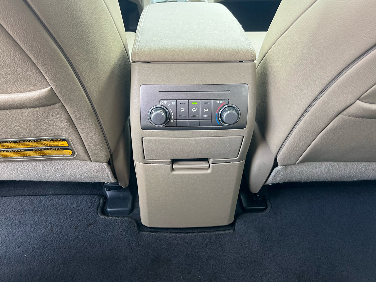 Toyota Highlander Base 2WD V6 2011