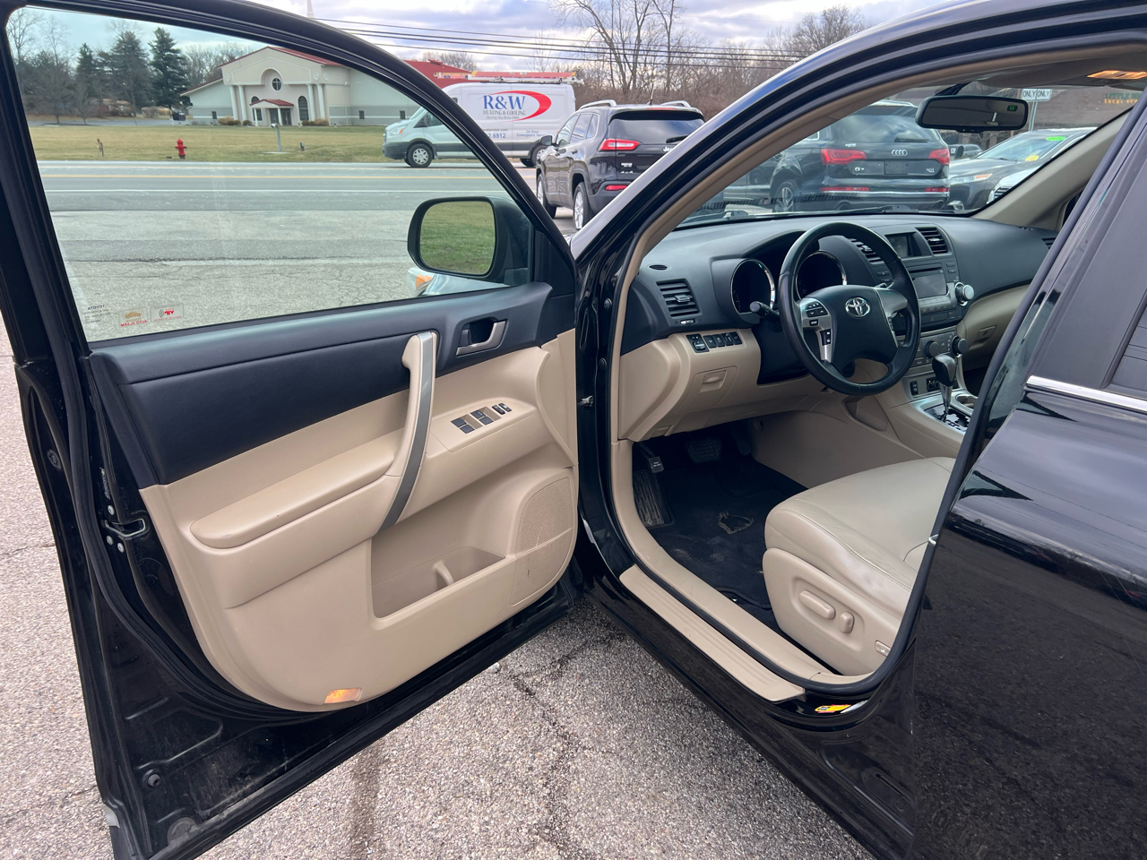 Toyota Highlander Base 2WD V6 2011