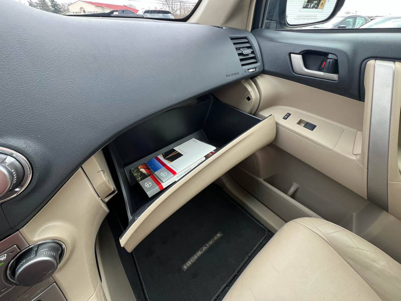 Toyota Highlander Base 2WD V6 2011