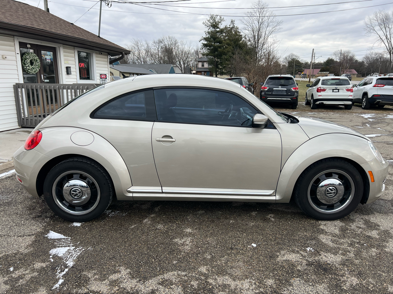 Volkswagen Beetle 2.5L 2D Coupe 2012