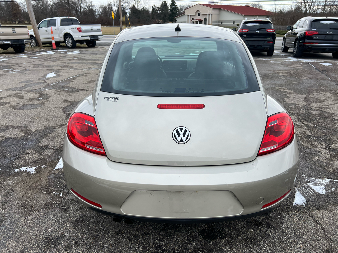 Volkswagen Beetle 2.5L 2D Coupe 2012
